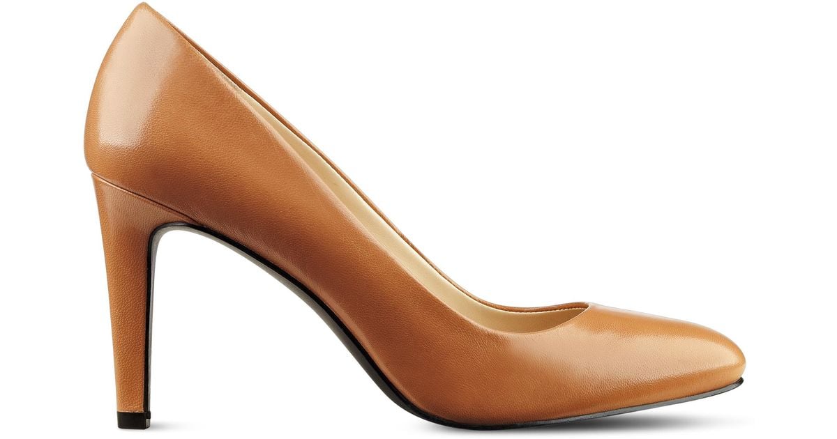 nine west round toe pumps