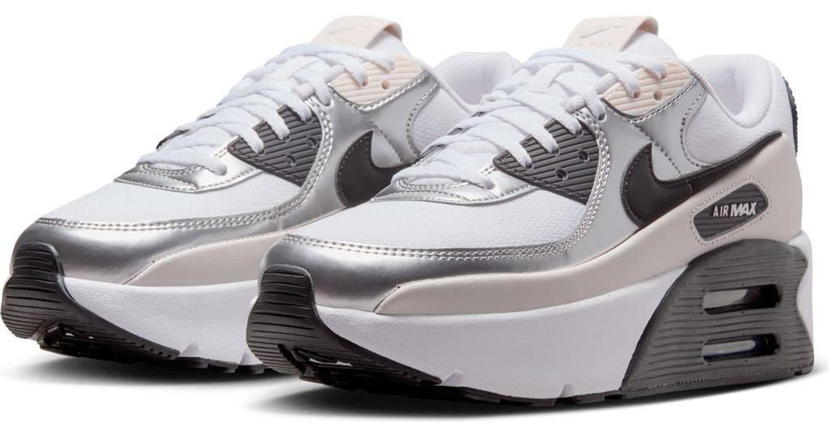 Nike Air Max 90 Lv8 Platform Sneaker in Metallic Lyst
