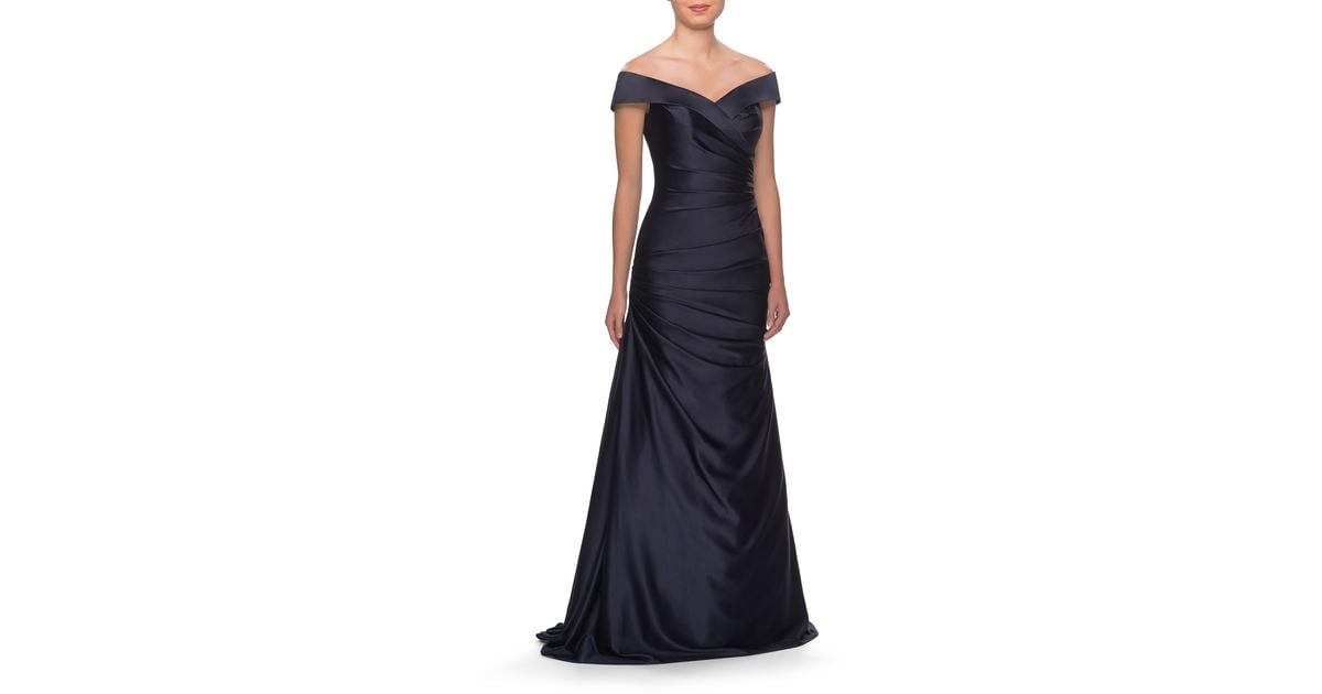 La Femme Off The Shoulder Ruched Satin Trumpet Gown in Navy (Blue) - Save 60% - Lyst