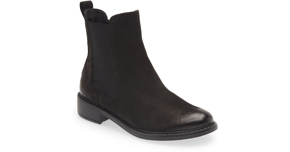 essential trainer sneaker