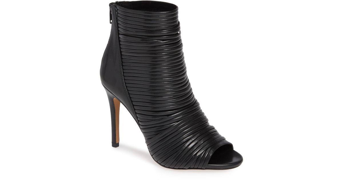 bcbg elle bootie