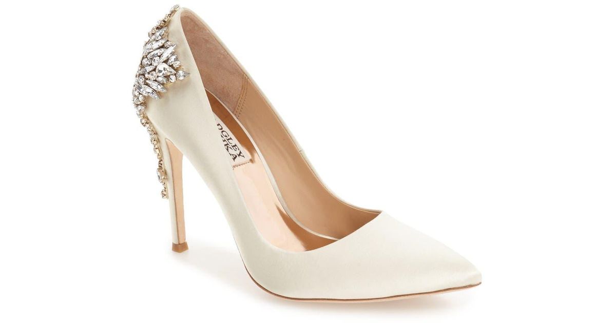 quintana crystal embellished pointed toe pump