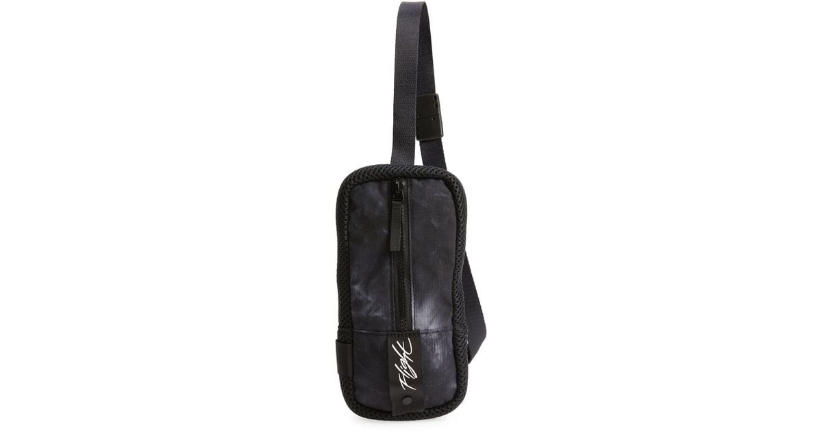 Nike Utility Lanyard Crossbody Bag in Black