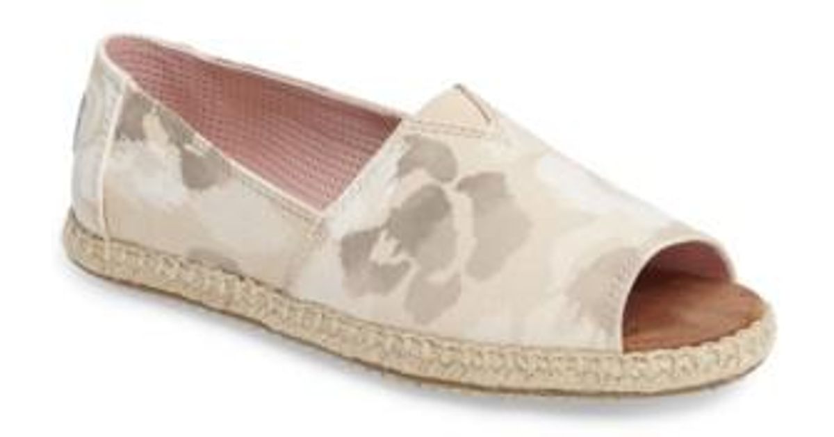 toeless flat shoes