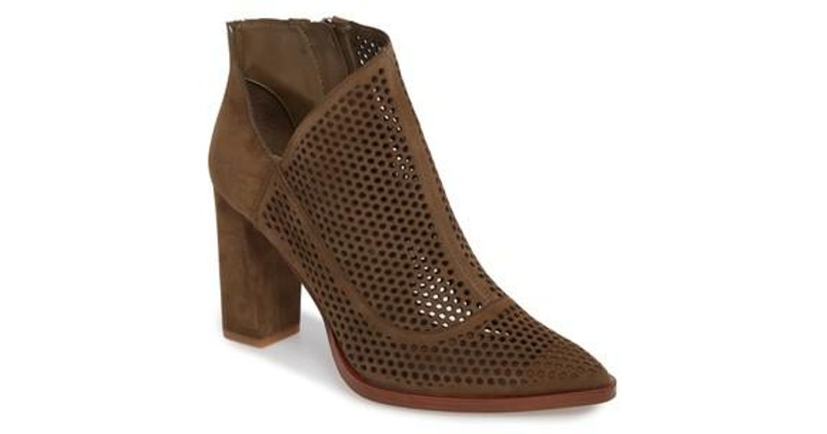 vince camuto levesna