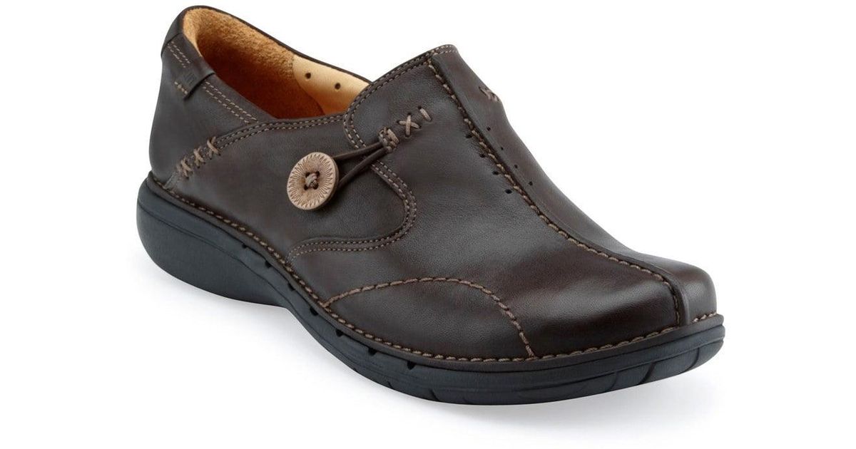 clarks unstructured slip on