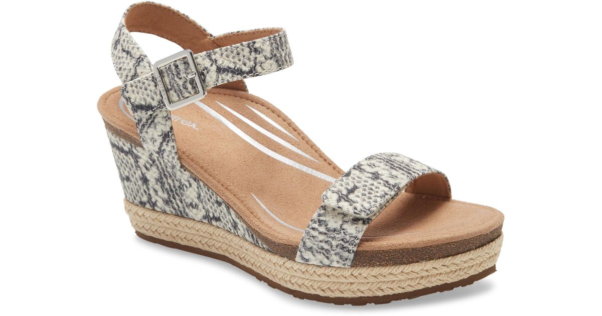 aetrex sydney sandals