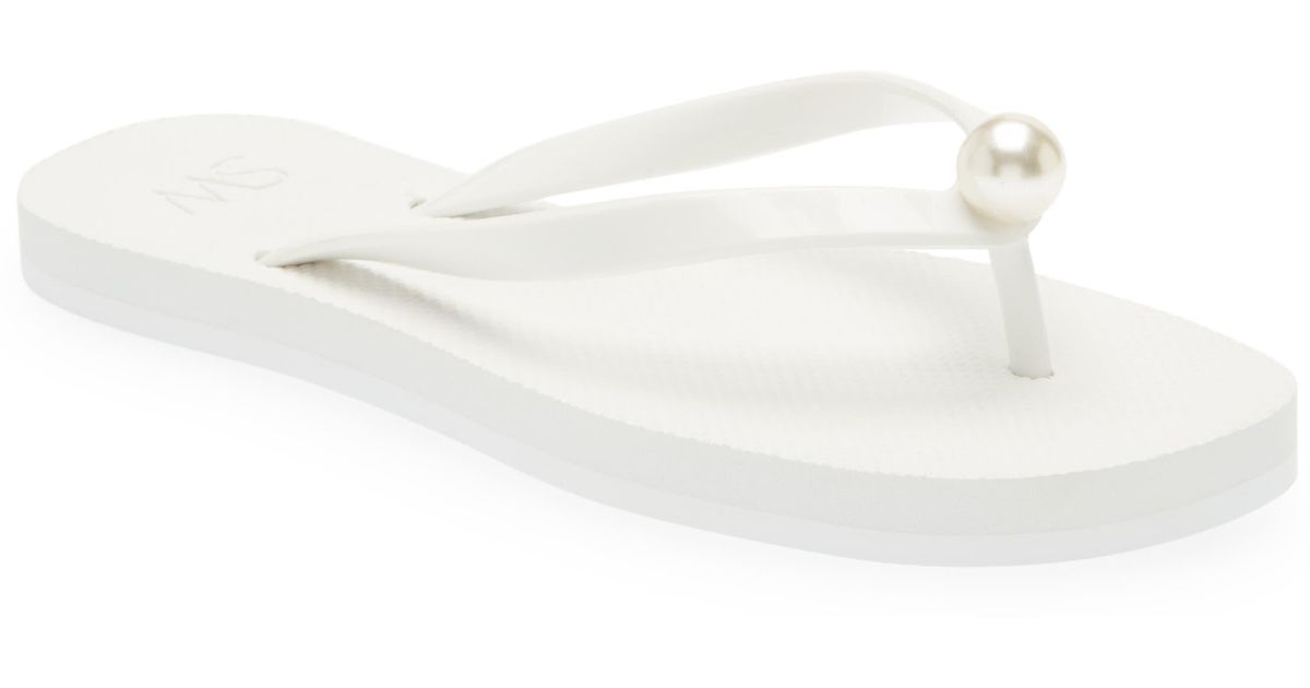 Stuart Weitzman Imitation Pearl Flip Flop in White | Lyst