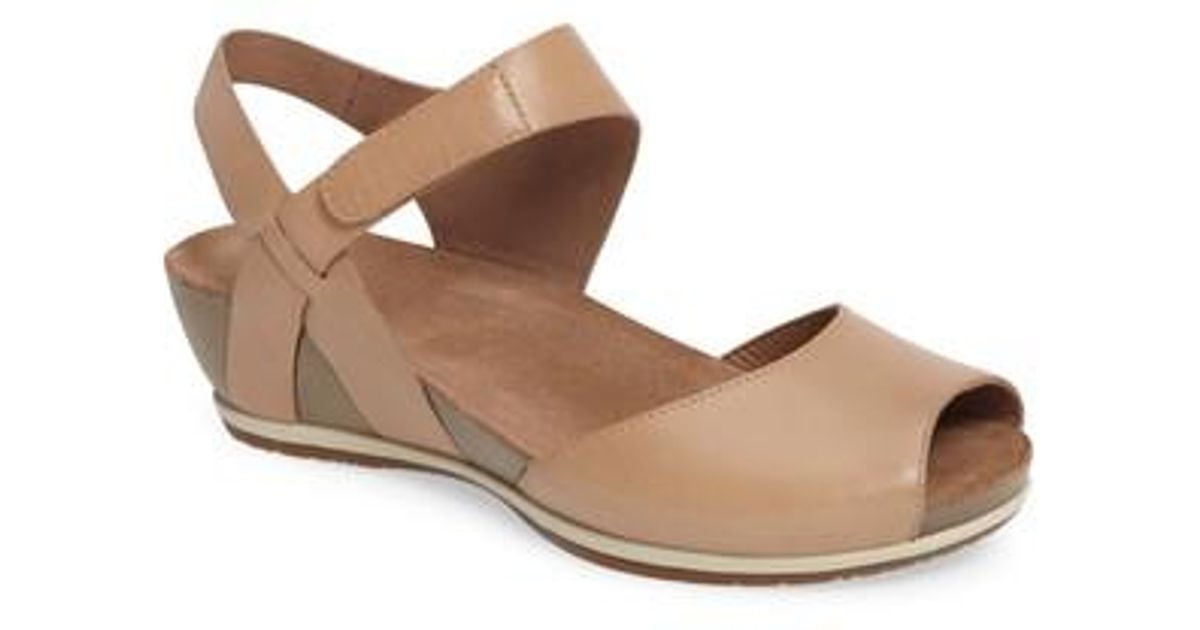 dansko women's vera flat sandal