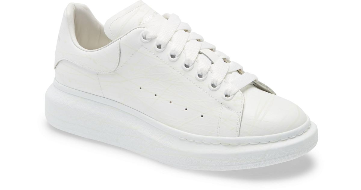Alexander mcqueen trainers glow in sales the dark