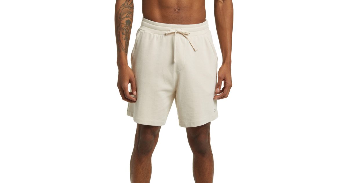 Alo Yoga Chill Shorts in Natural for Men | Lyst