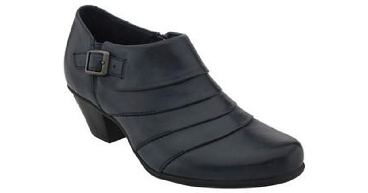 ferragamo slingback pumps