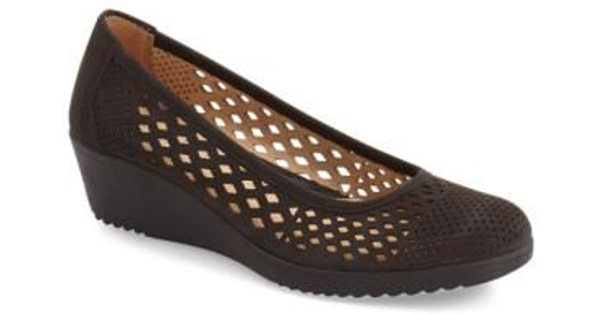 naturalizer women's brelynn wedge pump