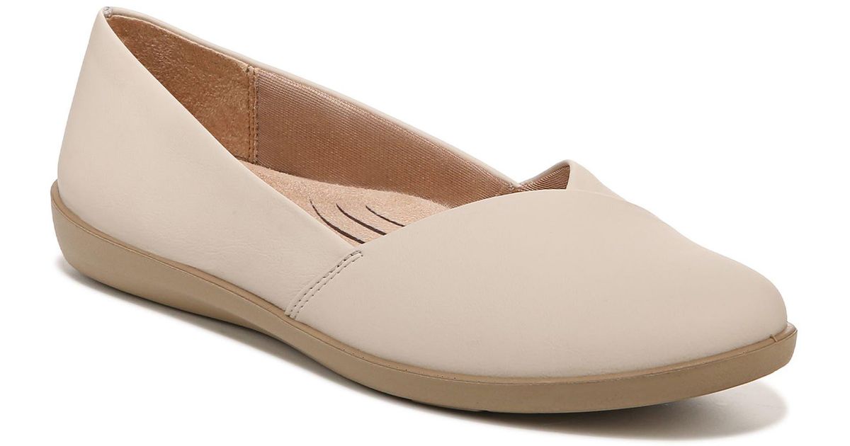 LifeStride Notorious Flat in Natural | Lyst