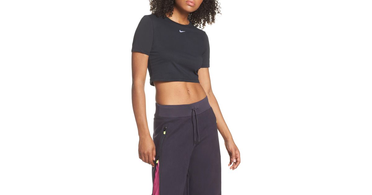 nike sportswear slim fit crop top