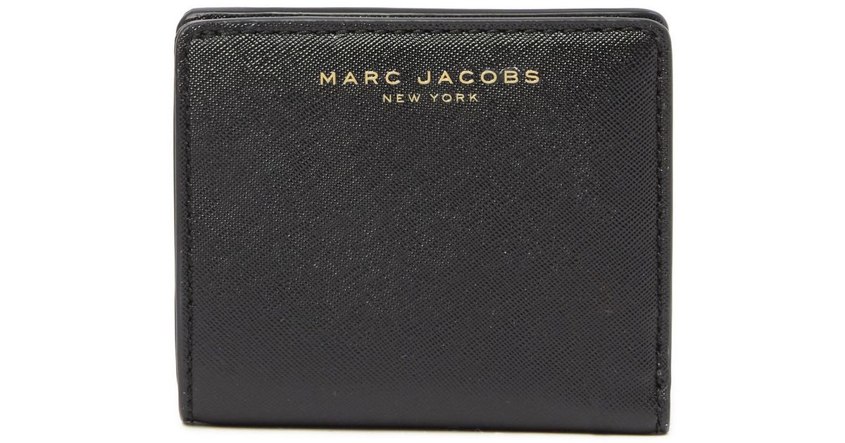 Marc Jacobs Leather Saffiano Bi-fold Wallet in Black | Lyst