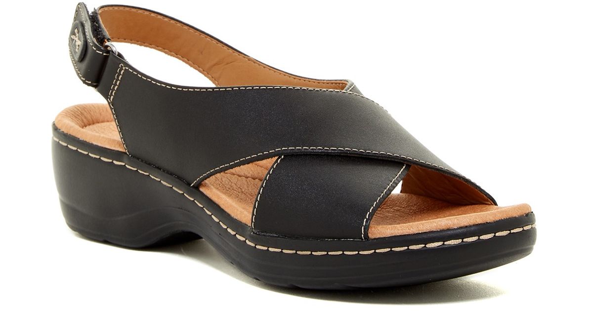 Clarks Leather Hayla Heaven Sandal - Wide Width Available in Black | Lyst