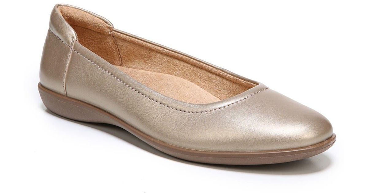 Naturalizer Flexy Leather Flat in Champagne (Brown) - Lyst