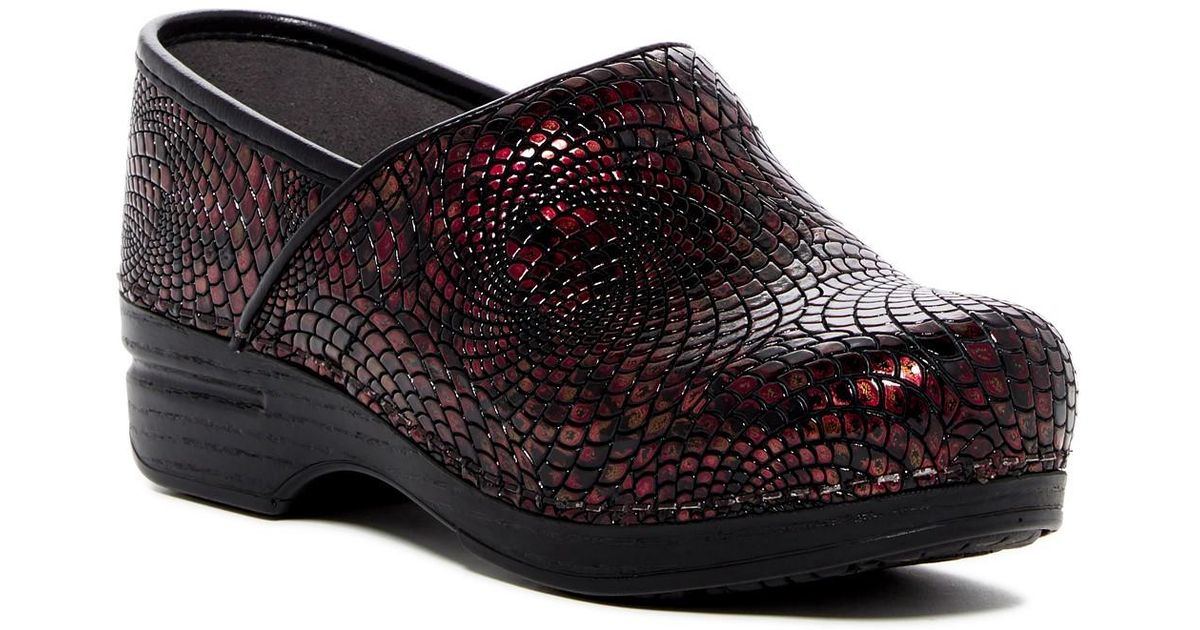 Dansko Leather Pro Xp Textured Clog in Burgundy (Black) Lyst