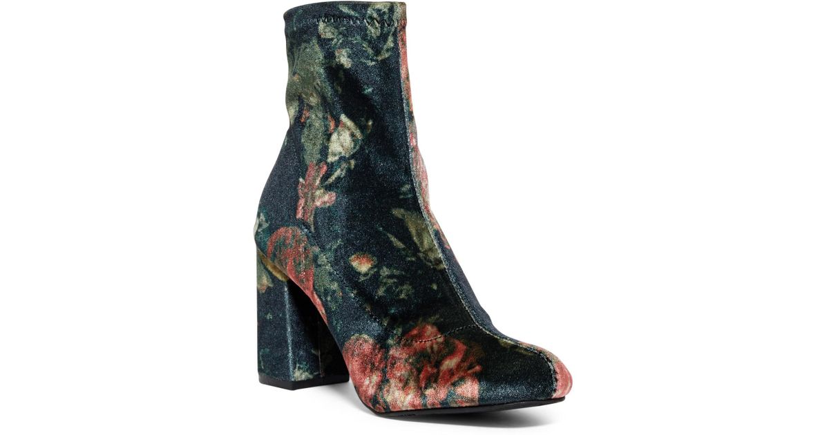 wide toe cowgirl boots