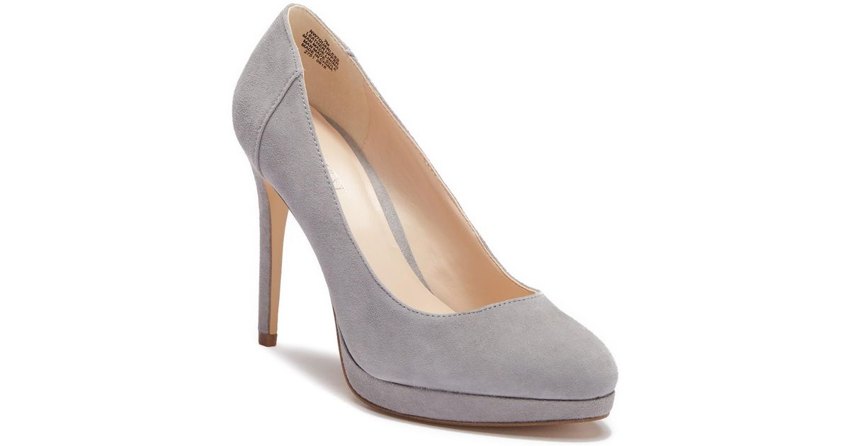 nine west gray pumps