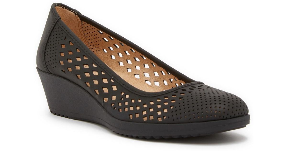 naturalizer brina wedge pump