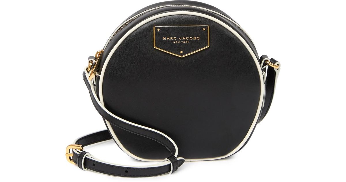 Marc Jacobs Voyager Circle Crossbody Bag in Black | Lyst