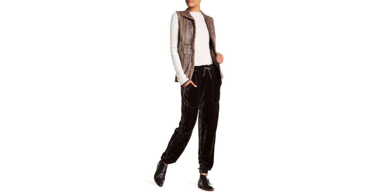 johnny was jogger pants
