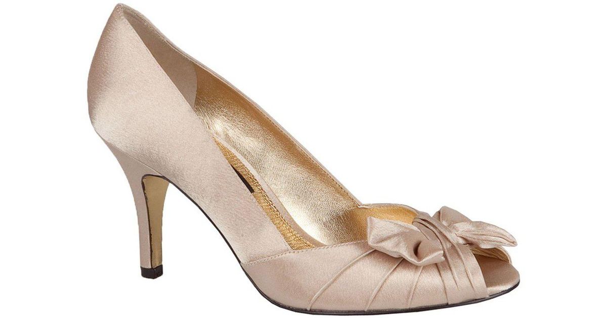 nina forbes ii peep toe pump