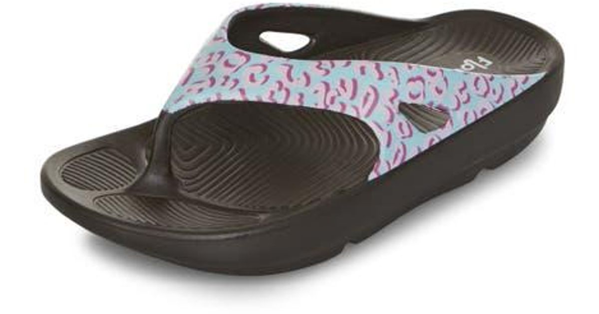 FLOOPI Blair Comfort Flip Flop in Black | Lyst