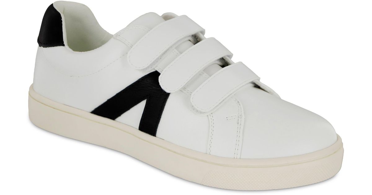 MIA Izzie Low Top Sneaker in White | Lyst