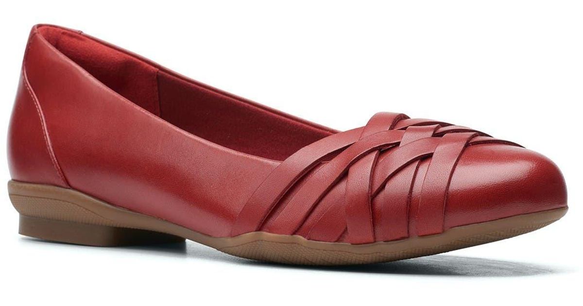 clarks sara clover flats