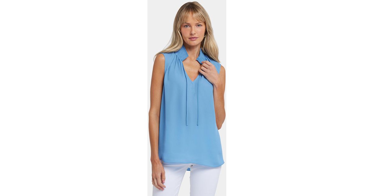 (取寄) エヌワイディージェイ レディース スリーブレス ジェンマ ブラウザ NYDJ women Sleeveless Gemma Blouse Pacific Coast Sleeveless Gemma Blouse - Pacific Coast Blue | NYDJ