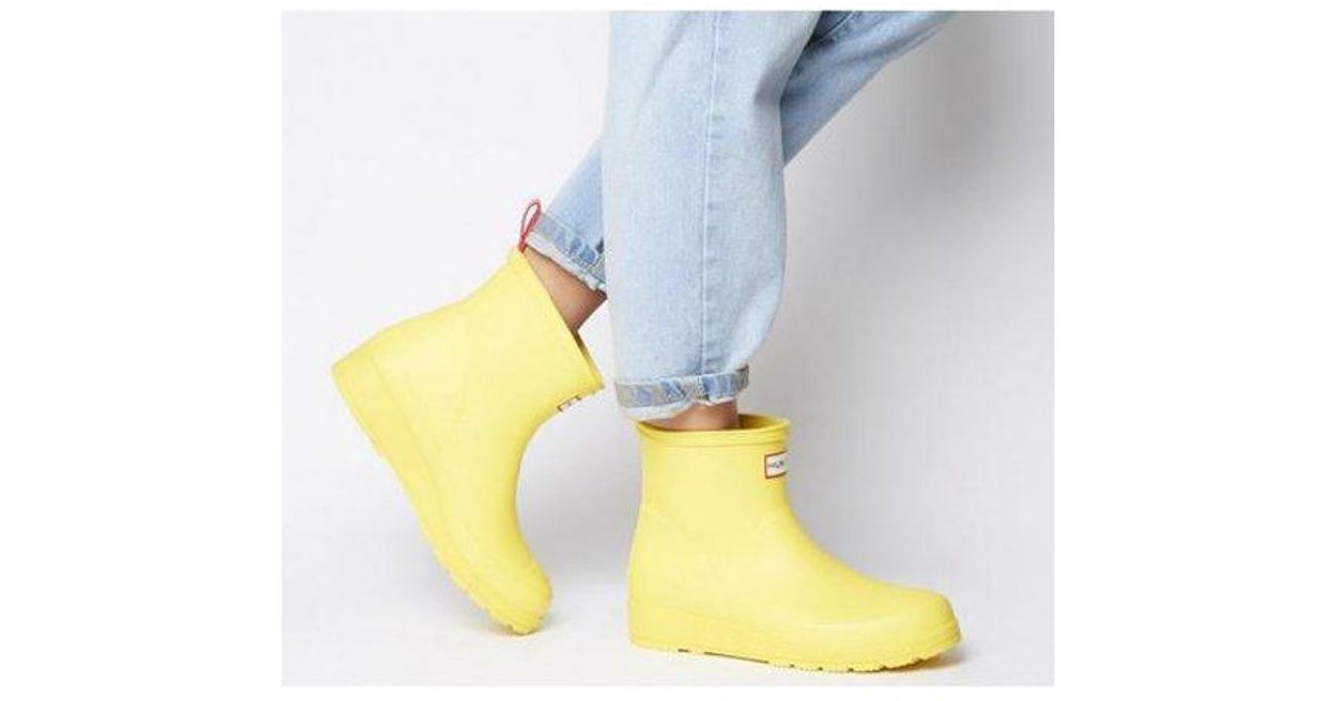 yellow hunter chelsea boots