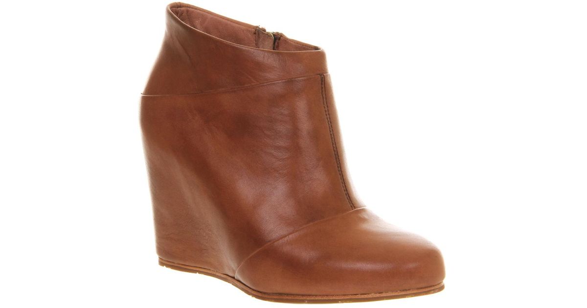 UGG Carmine Wedge Boots in Chestnut 