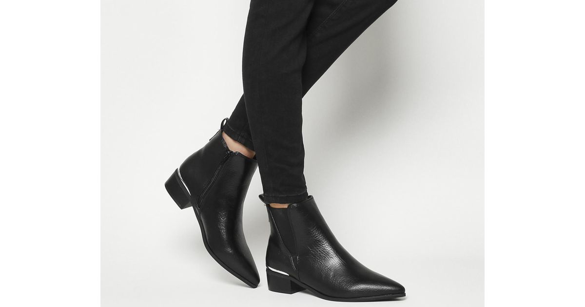 pointed flat boots