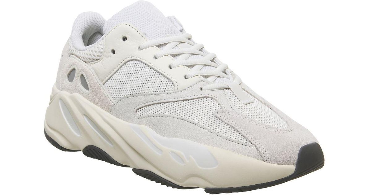yeezy boost 700 trainer
