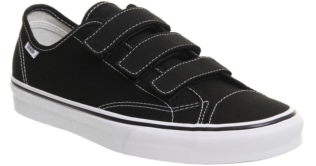 Vans Canvas Style 32 V in Black White 