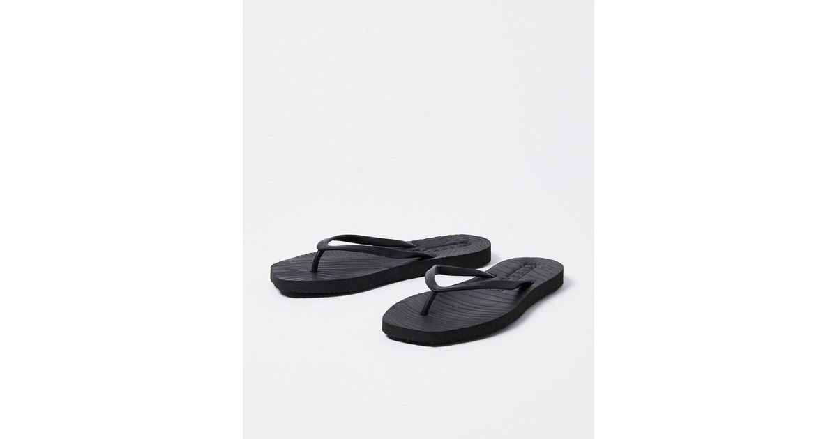 Oliver Bonas Rubber Sleepers Tapered Black Flip Flops in Brown | Lyst