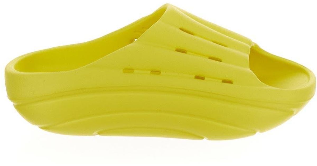 UGG Foamo Slides in Yellow Lyst