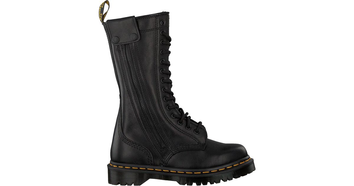 Dr. Martens Schnürboots Hanley in 