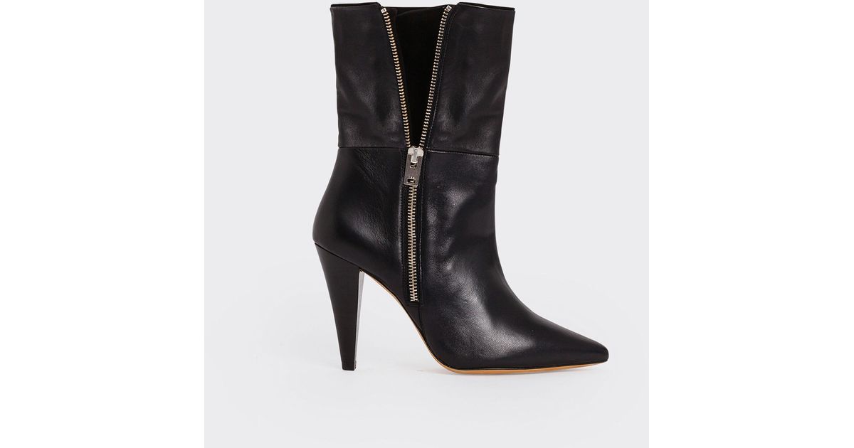 leona boot in black