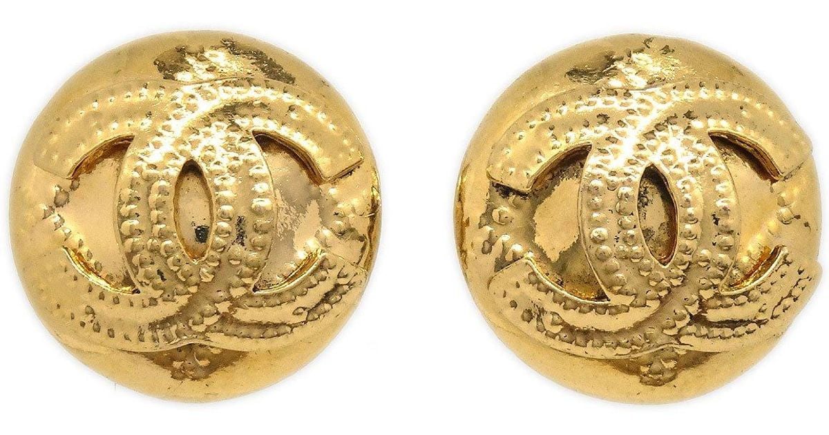 Chanel 1994 Quilted Cc Button Earrings Gold Small in Metallic