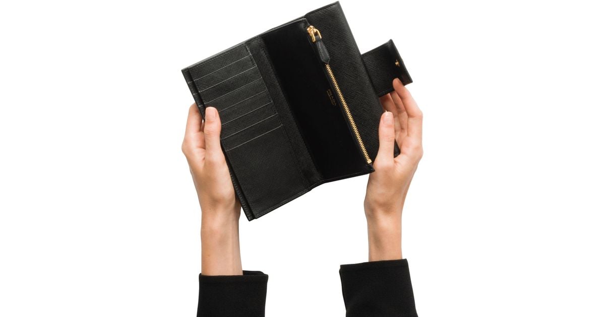 prada medium saffiano wallet