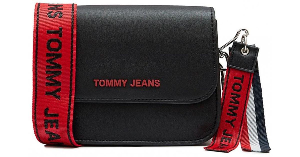 tommy hilfiger boxy crossbody bag