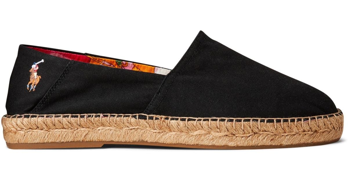 guy wearing mary janes