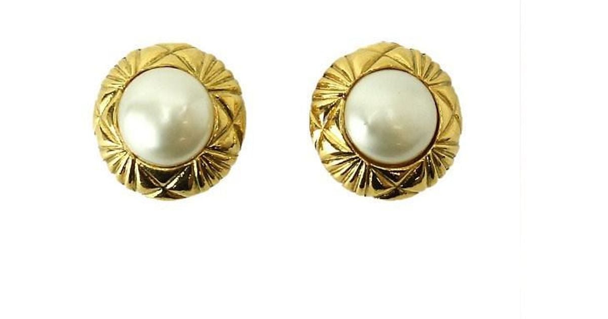 Lyst Chanel Round Fake Pearl Earrings Vintage Gold Accessory Lyst Chanel Round Fake Pearl Earrings Vintage Gold Accessory 70144911 In Metallic