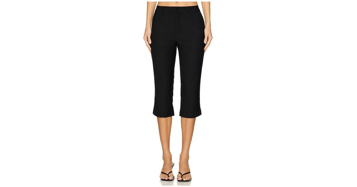 Nia Cruz Capri in Black Lyst