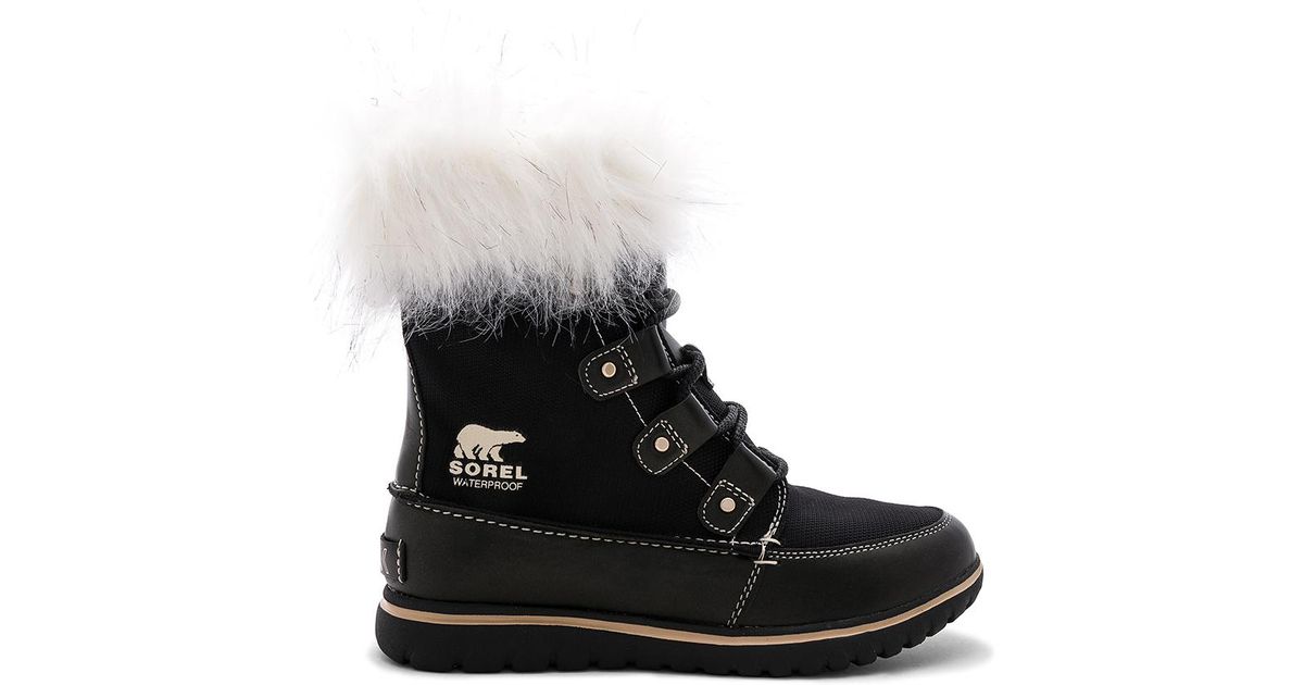 white sorel boots with fur
