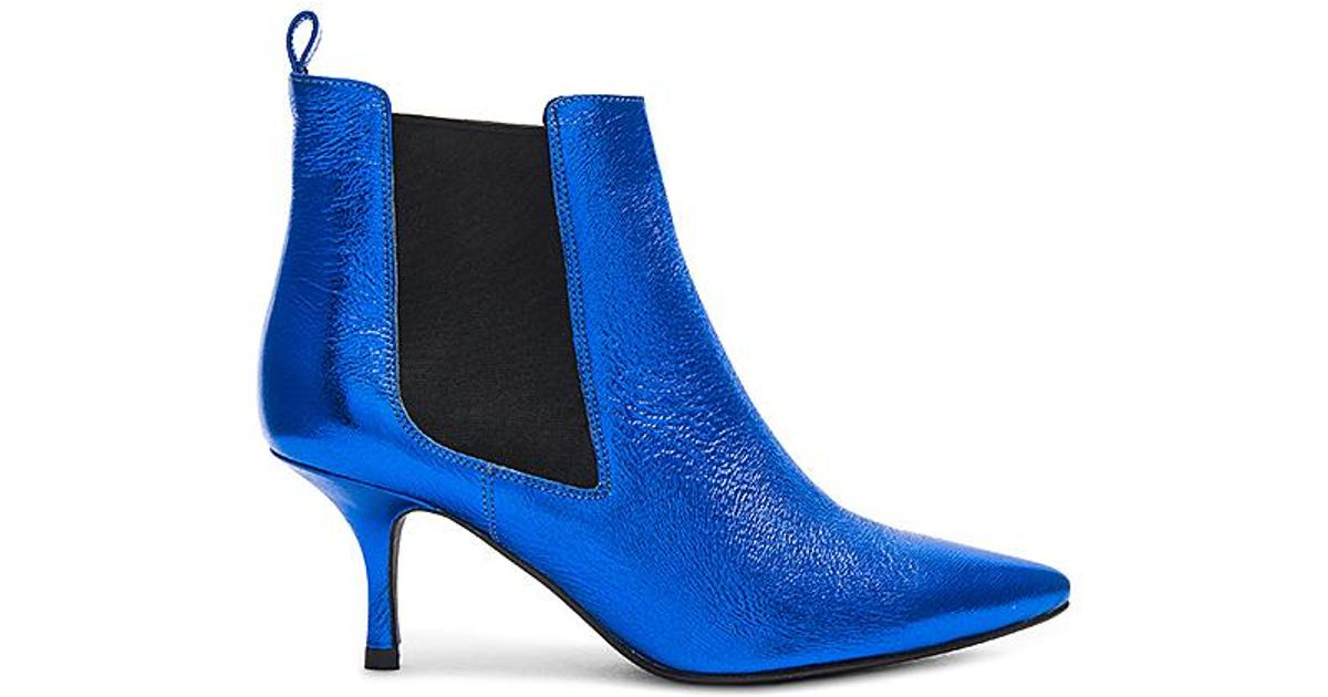 composite tennis shoes